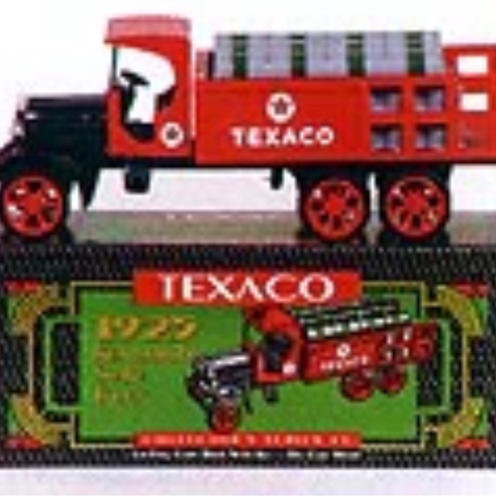 Vintage 2 NWT Texaco 1939 ERTL Stock Number 9500 Dodge Airflow banks w keys 2